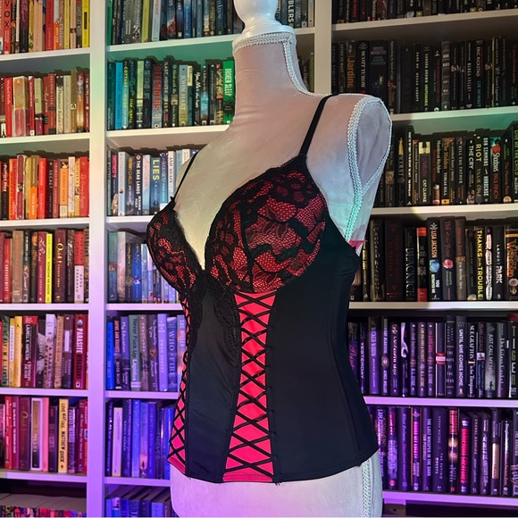 Red and black lingerie corset top - Picture 2 of 9